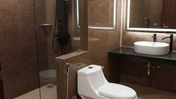 Deluxe Double Room, City View | Bathroom | Free toiletries, hair dryer, slippers, towels