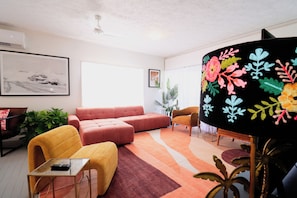 TV - Pet Friendly, Sleeps 8, Bowen Holiday House (Bowen)