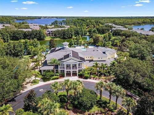 Designer-Renovated Condo in a Gorgeous Tropical Oasis!