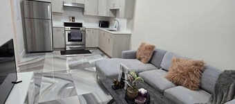 Cozy 1bed 1 bath ground level apartment in near Bear creek and Guildford Surrey!