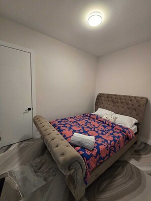 1 bedroom, free WiFi, bed sheets, wheelchair access - Cozy 1bed 1 bath ground level apartment in near Bear creek and Guildford Surrey! (Surrey)