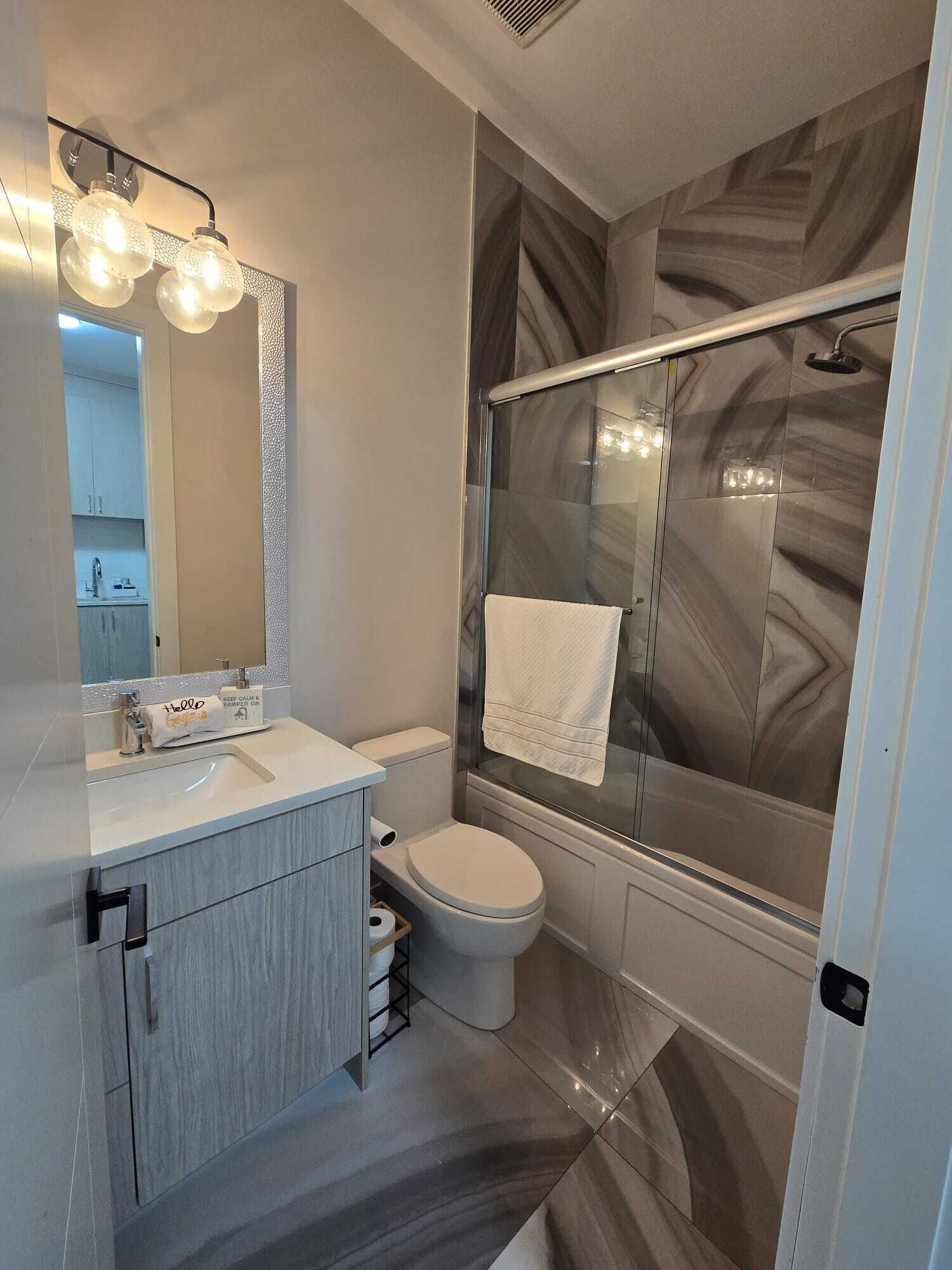 Bidet, håndklæder, Sæbe, Toiletpapir