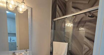 Cozy 1bed 1 bath ground level apartment in near Bear creek and Guildford Surrey!