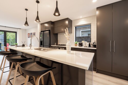 Modern 4-Bedroom Home in Silverdale