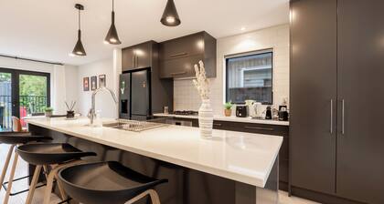 Modern 4-Bedroom Home in Silverdale