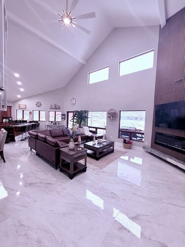 Lakefront Living in Arnold’s Park Okoboji4BR 3BA Dock Boat Space