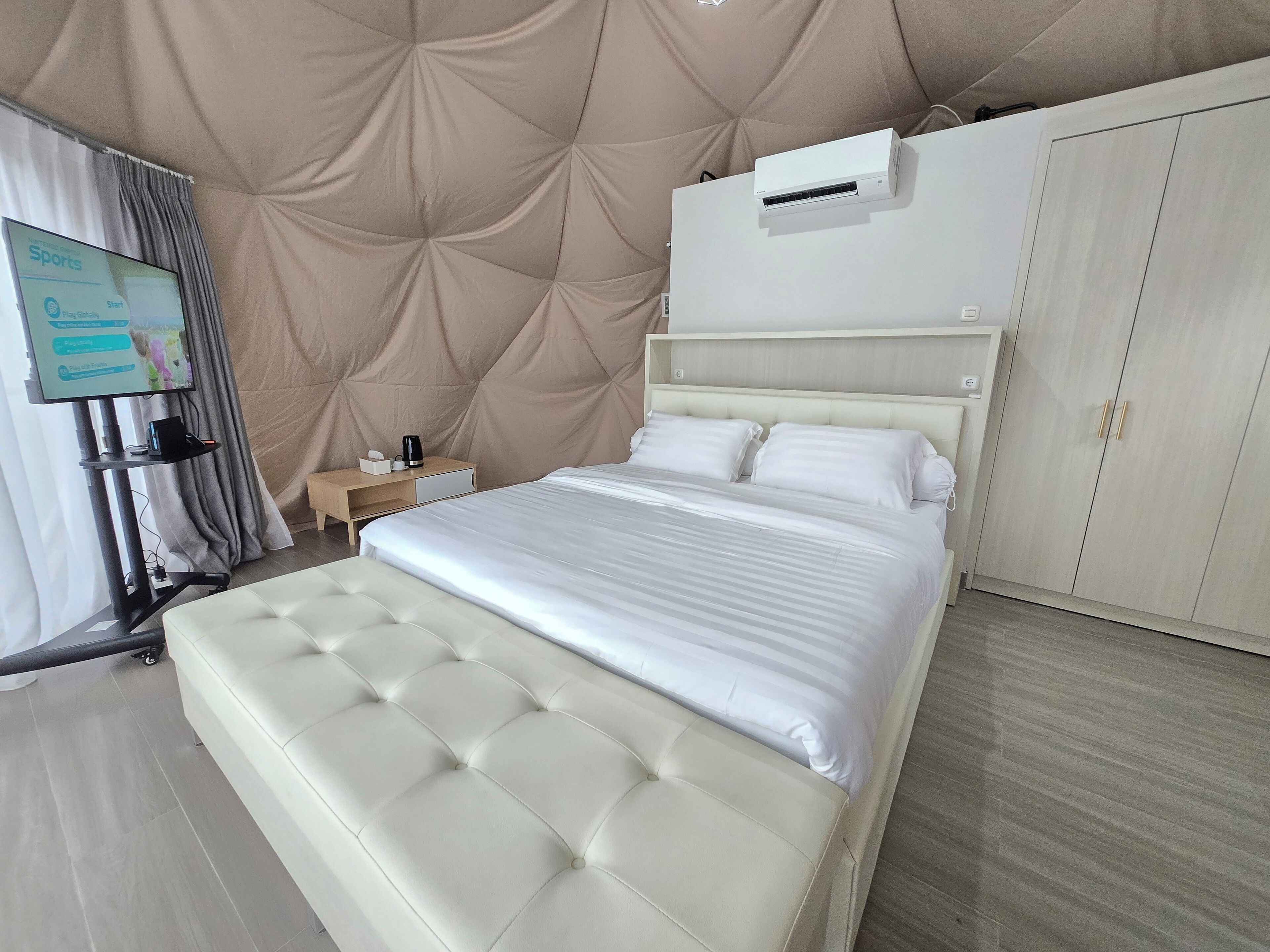 Luxury Tent, Mountain View | Desk, laptop workspace, free WiFi