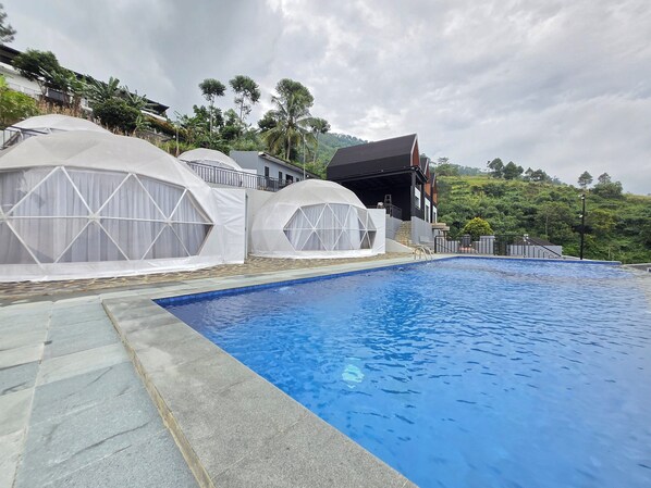 Outdoor pool - Anemos Resort By Tamastu (Bogor)