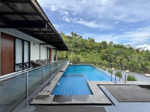 Grand Villa, Mountain View | Desk, laptop workspace, free WiFi - Anemos Resort By Tamastu (Bogor)