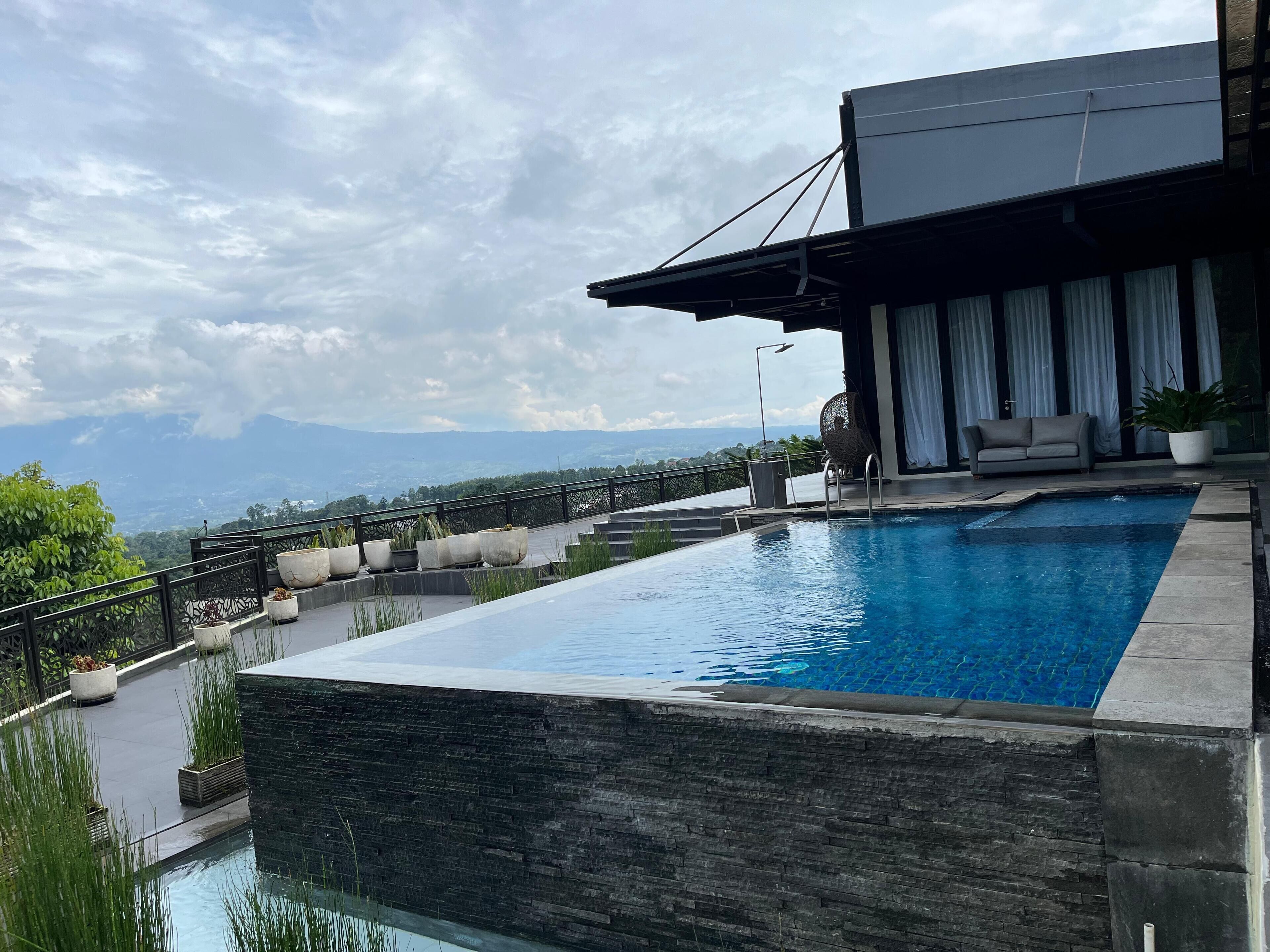 Villa majestueuse, vue sur la montagne | Bureau, espace de travail pour ordinateurs portables