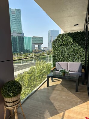 Property grounds - 1BR Canal Views Large Balcony Spacious Al Maryah (Abu Dhabi)