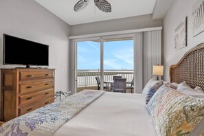 1 bedroom, iron/ironing board, free WiFi, bed sheets - PENTHOUSE LEVEL | ESTERO BAY SUNRISE VIEWS | FLOOR-TO-CEILING DOORS | LOVERS KEY RESORT (Fort Myers Beach)