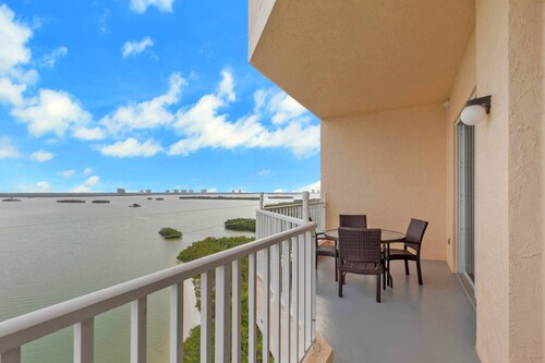 Penthouse Views of Estero Bay! Beach Gear, WiFi, No Resort Fees, Over $100 of Free Daily Activities!