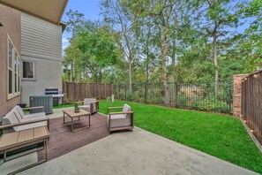 Terrace/patio - The DOVI Collection | Gated Luxury Haven & Pool (The Woodlands)