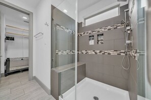 Hair dryer - Gated Luxury Haven with Pool - The Woodlands, TX (The Woodlands)
