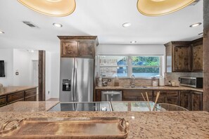 Fridge, microwave, dishwasher, coffee/tea maker - The DOVI Collection | Woodland Serenity Retreat (Spring)