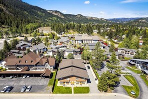 Exterior - Yodel Haus -  A Walkable Leavenworth Stay (Leavenworth)