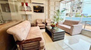 Lobby sitting area - Hotel 7 N Sea Puri (Puri)