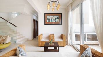 Apartment (2 Bedrooms) | Front of property