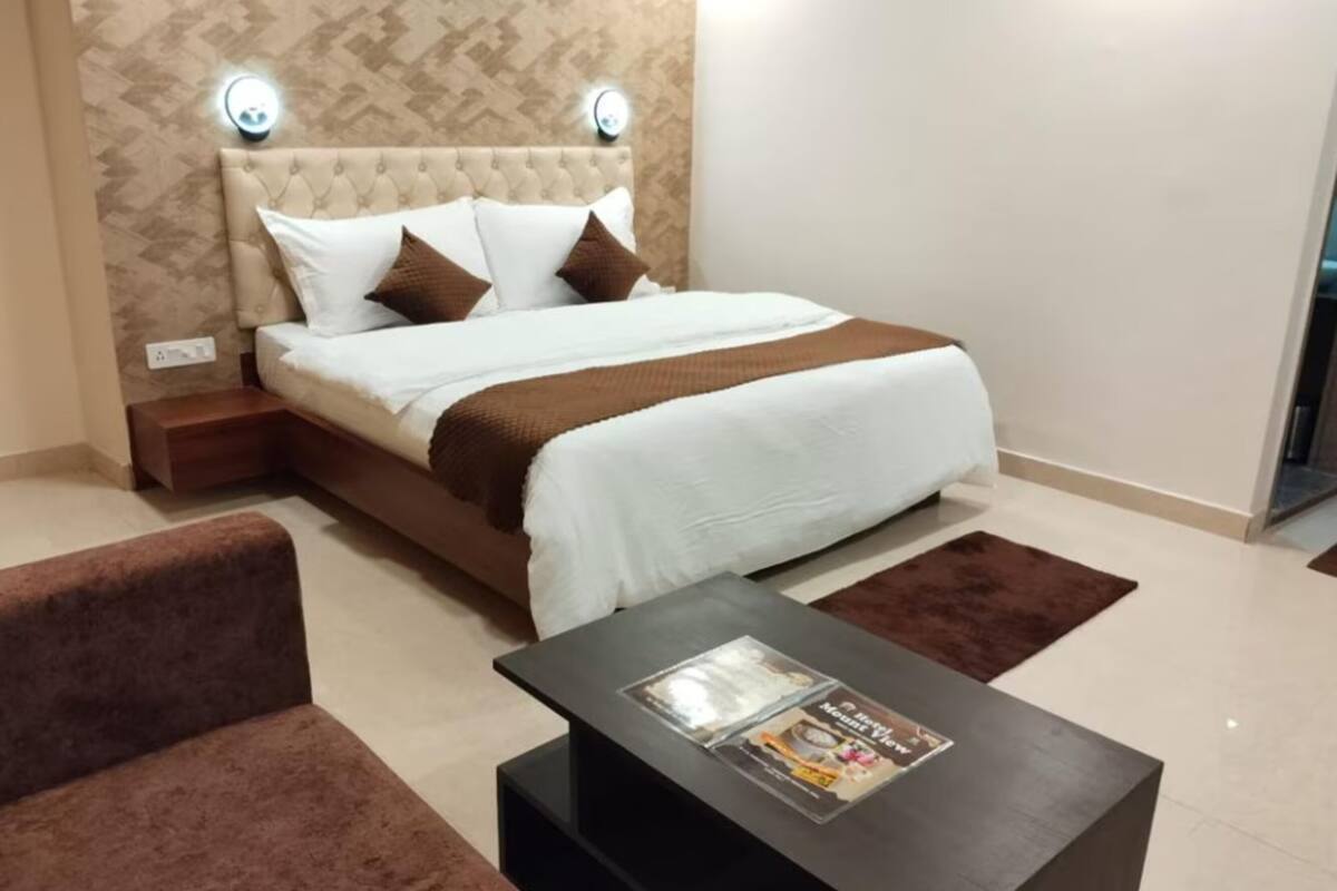 Premium Double Room, City View | Desk, free WiFi