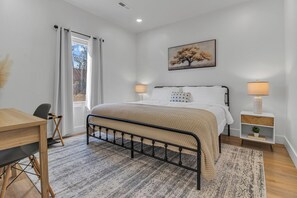 3 chambres, fer et planche à repasser, Wi-Fi, draps fournis