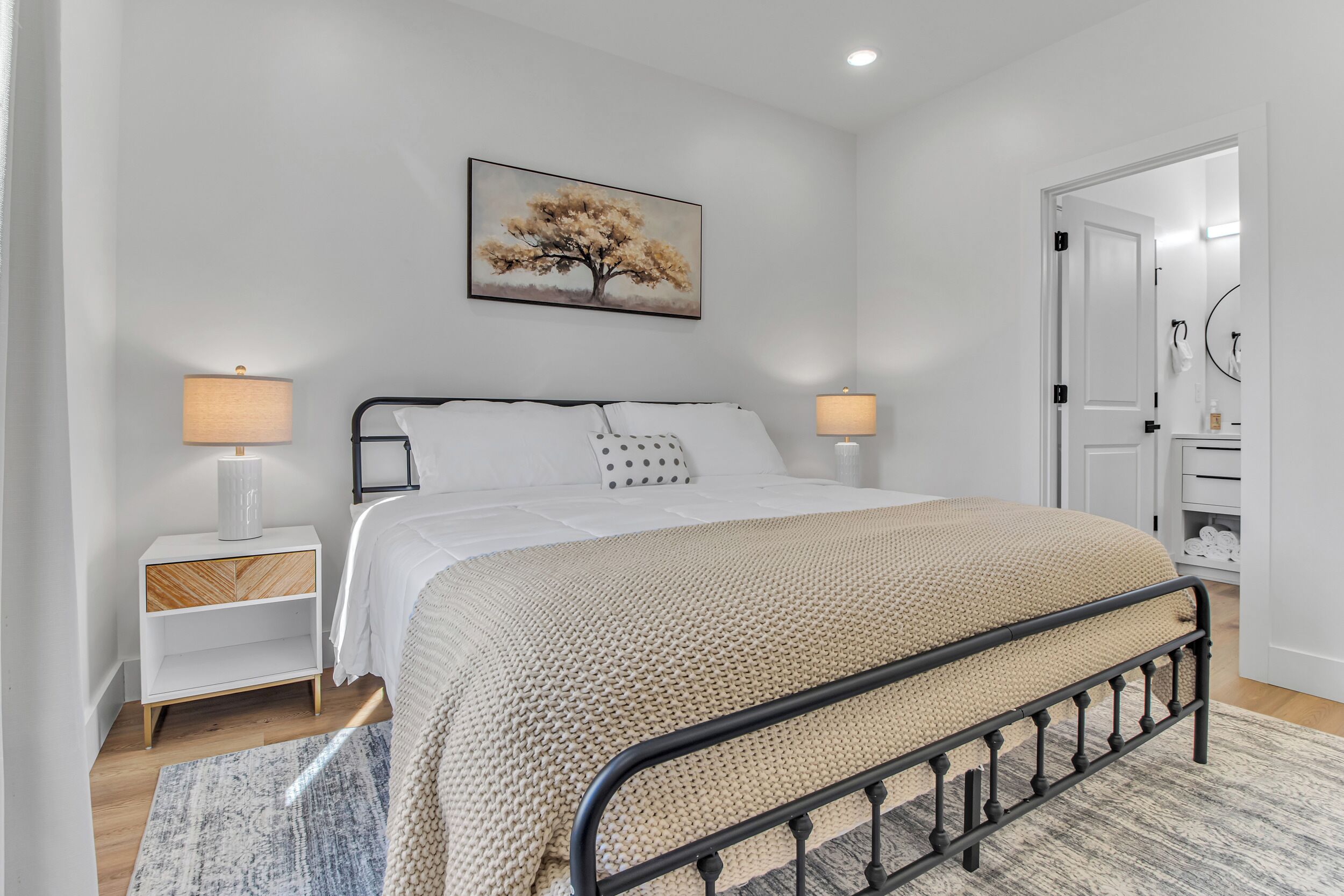 3 chambres, fer et planche à repasser, Wi-Fi, draps fournis