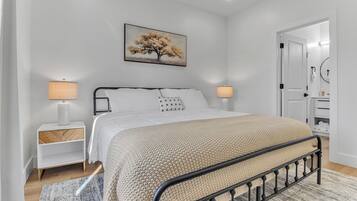 3 chambres, fer et planche à repasser, Wi-Fi, draps fournis