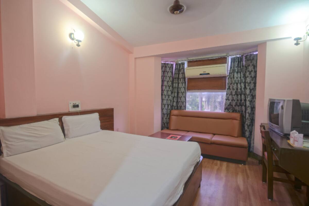 Signature Double Room | Desk, WiFi (free)