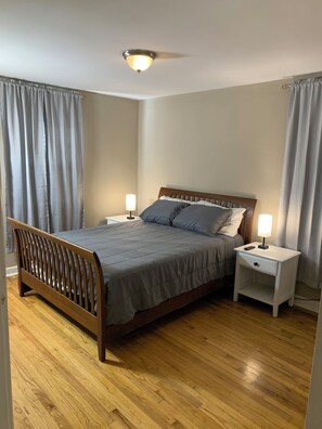 Iron/ironing board, WiFi, bed sheets - Comfy 3 bedroom get away. (Cincinnati)