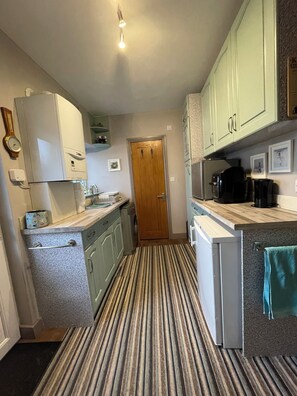 Private kitchen - Snug Country escape in AONB Silverdale and Arnside (Yealand Redmayne)