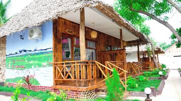 Dobbeltrom, havutsikt | Skrivebord, wi-fi (inkludert) og sengetøy