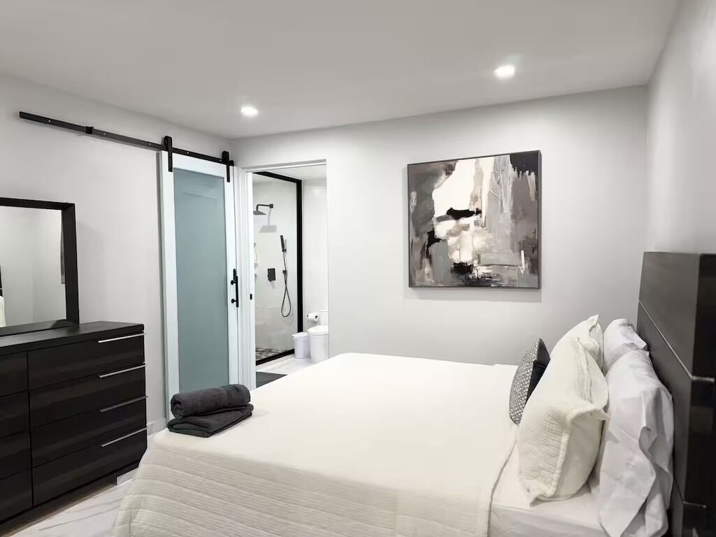 2 bedrooms, iron/ironing board, free WiFi, bed sheets