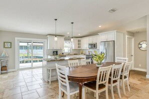 Dining - Heated Pool, Walk to Beach, 40’ Boat Dock, Kayak, Paddle Board, Fishing, $300 in Free Tickets! (St. Augustine)