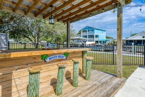 Outdoor dining - Heated Pool, Walk to Beach, 40’ Boat Dock, Kayak, Paddle Board, Fishing, $300 in Free Tickets! (St. Augustine)