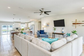 Smart TV - Heated Pool, Walk to Beach, 40’ Boat Dock, Kayak, Paddle Board, Fishing, $300 in Free Tickets! (St. Augustine)