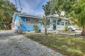 Exterior - 1 Block to Dtwn! Walkable Stay in Stuart (Stuart)