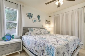 Internet, bed sheets - 1 Block to Dtwn! Walkable Stay in Stuart (Stuart)