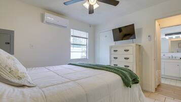 2 bedrooms, internet, bed sheets