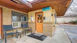 A small office with a wooden roof, a brick exterior, and a sign that reads "OFFICE". - Pet-Friendly Studio Near Pine Knob: Bring Skis! (Village of Clarkston)