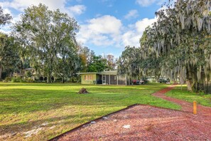 Exterior - Lake Harris Retreat: Fisherman's Paradise (Leesburg)