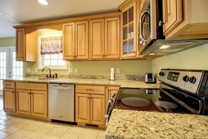 Refrigerador, microondas, parrilla de estufa y lavavajillas 