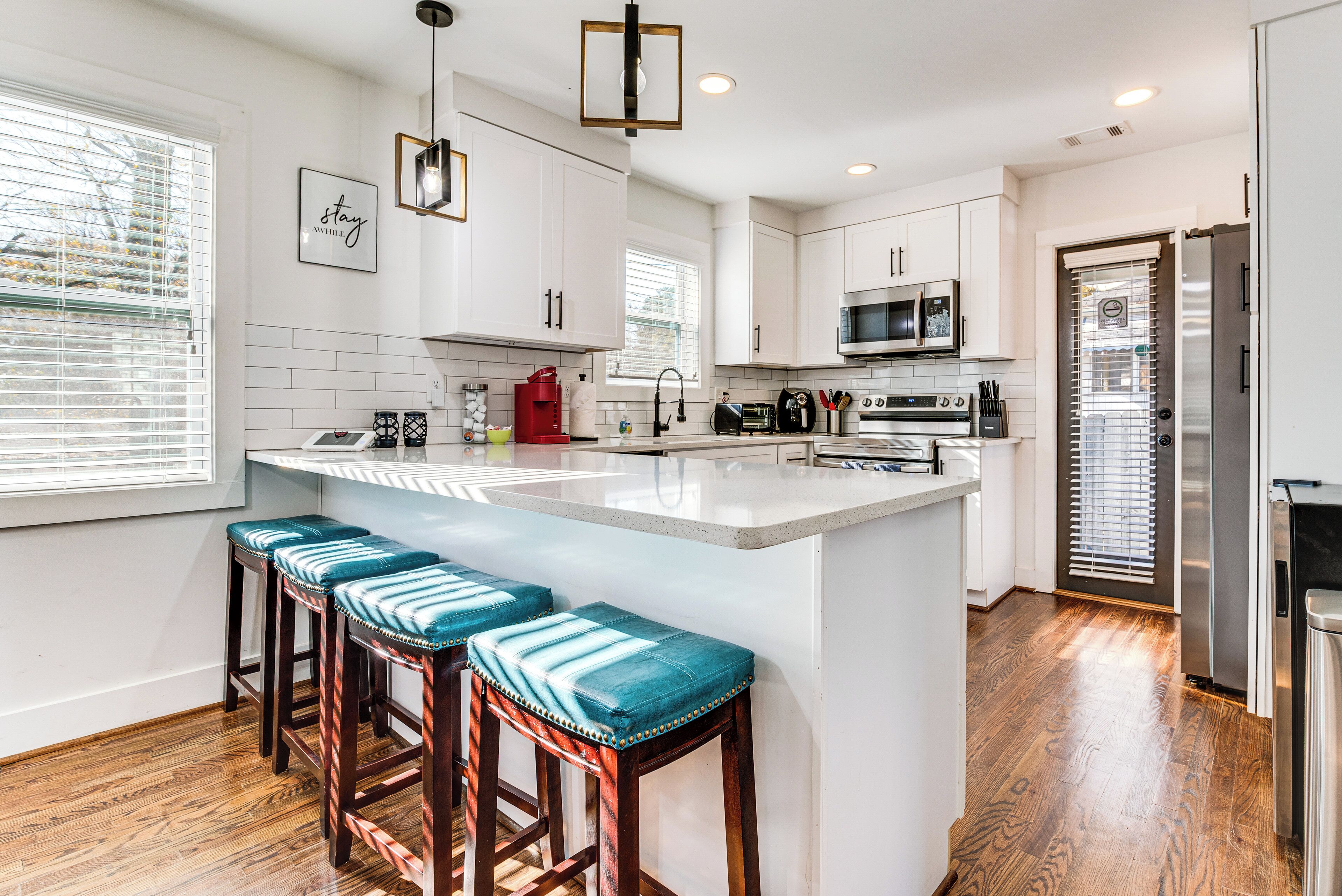 Fridge, microwave, stovetop, dishwasher