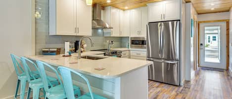 Refrigerador, microondas, parrilla de estufa y lavavajillas