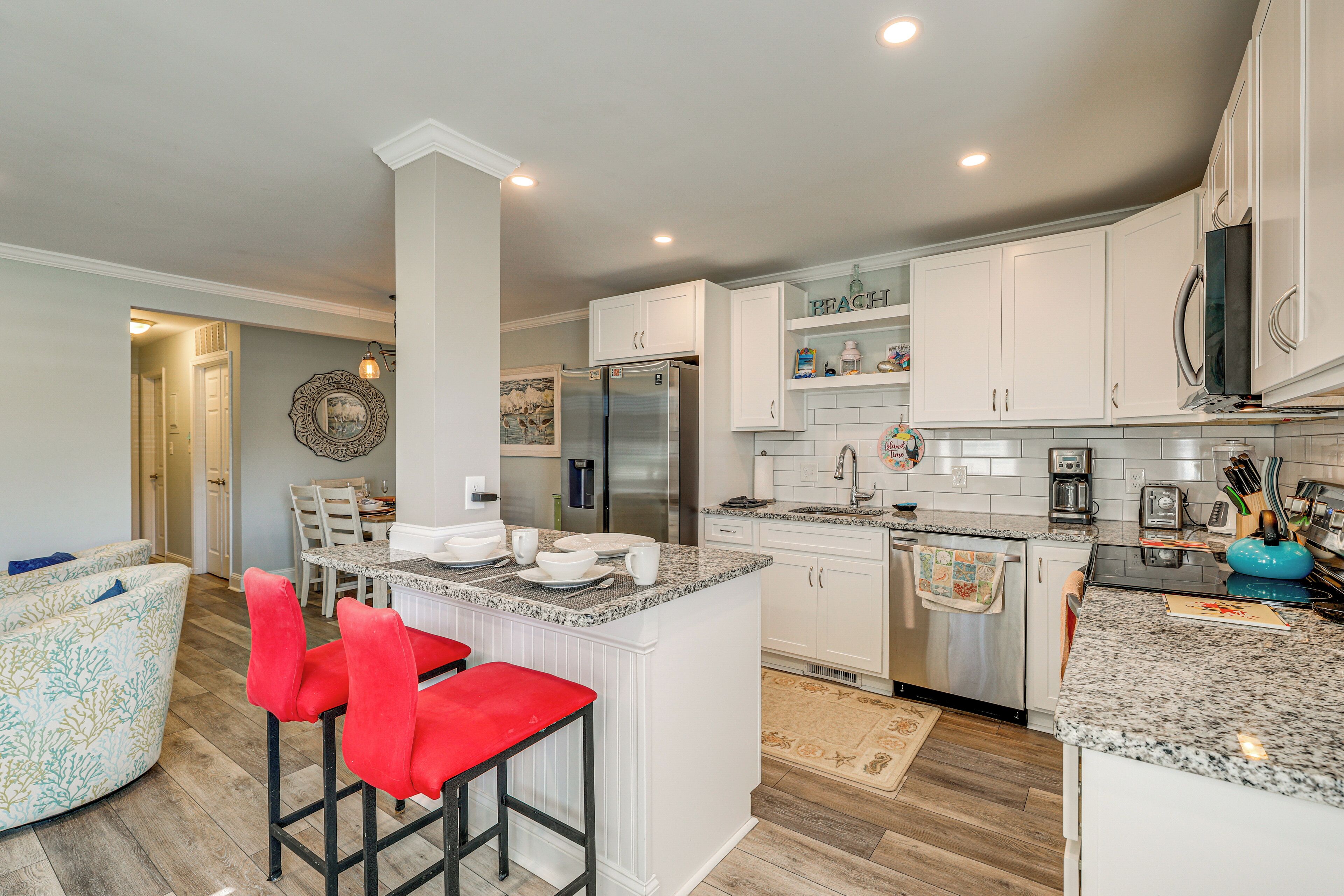 Kühlschrank, Mikrowelle, Herdplatte, Geschirrspüler