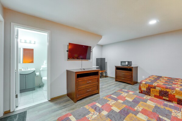 Iron/ironing board, internet, bed sheets