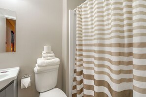 Hair dryer, towels - Ski, Explore, Bring Pets! Studio 5 Mi to Pine Knob (Village of Clarkston)