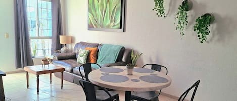 Deluxe Apartment | Living area