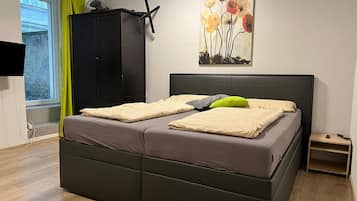 Apartamento básico | Ferros/tábuas de passar roupa, Wi-Fi de cortesia