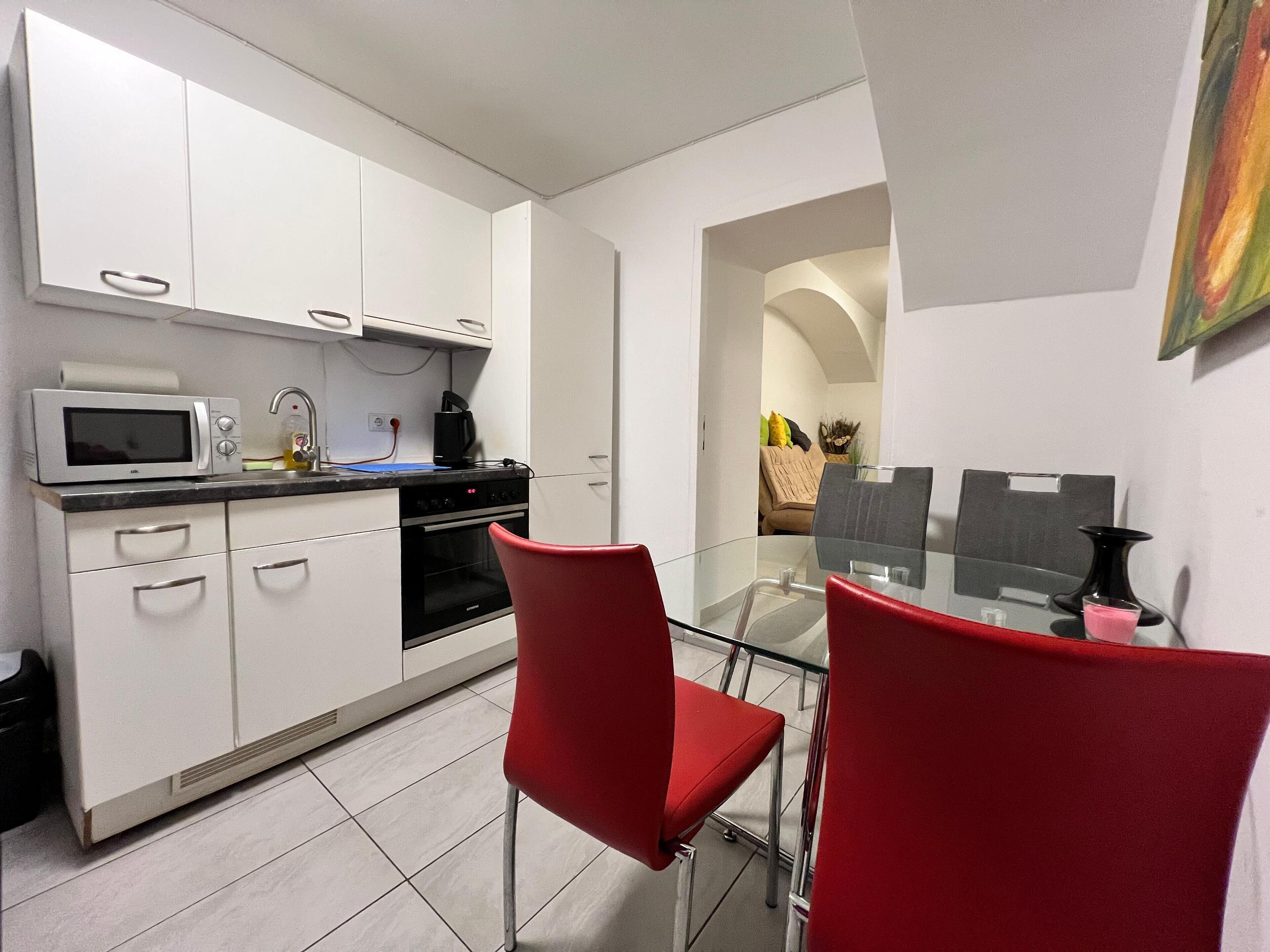 Basic Apartment | Private kitchen | Fridge, microwave, oven, stovetop