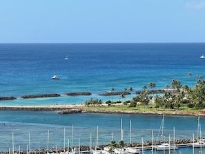 Marina - Oceanview in Waikiki: 2 Queen Beds w/ Parking (Honolulu)